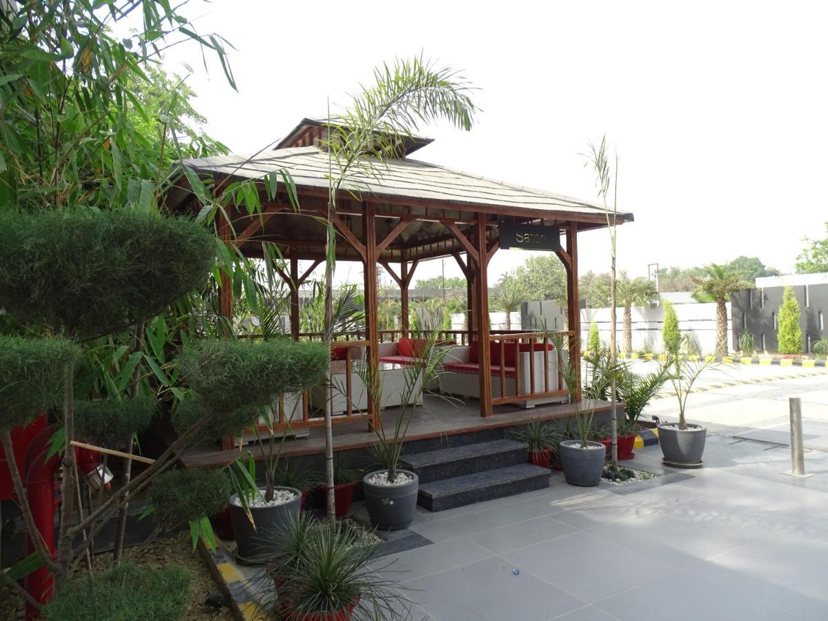 The Grand Arc Hotel & Convention Centre Shahjahanpur Экстерьер фото